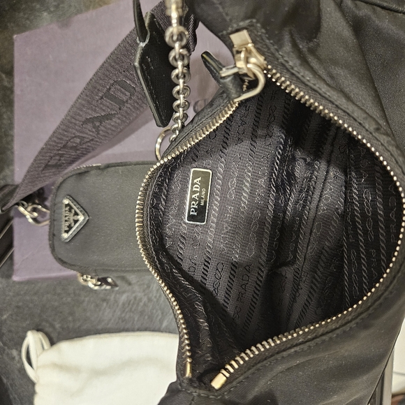 Authentic Prada Re-Edition 2005 Shoulder/Crossbody Bag - Picture 5 of 13